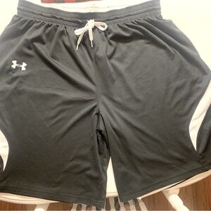 Men’s Under Armour reversible shorts, loose fit, XL.